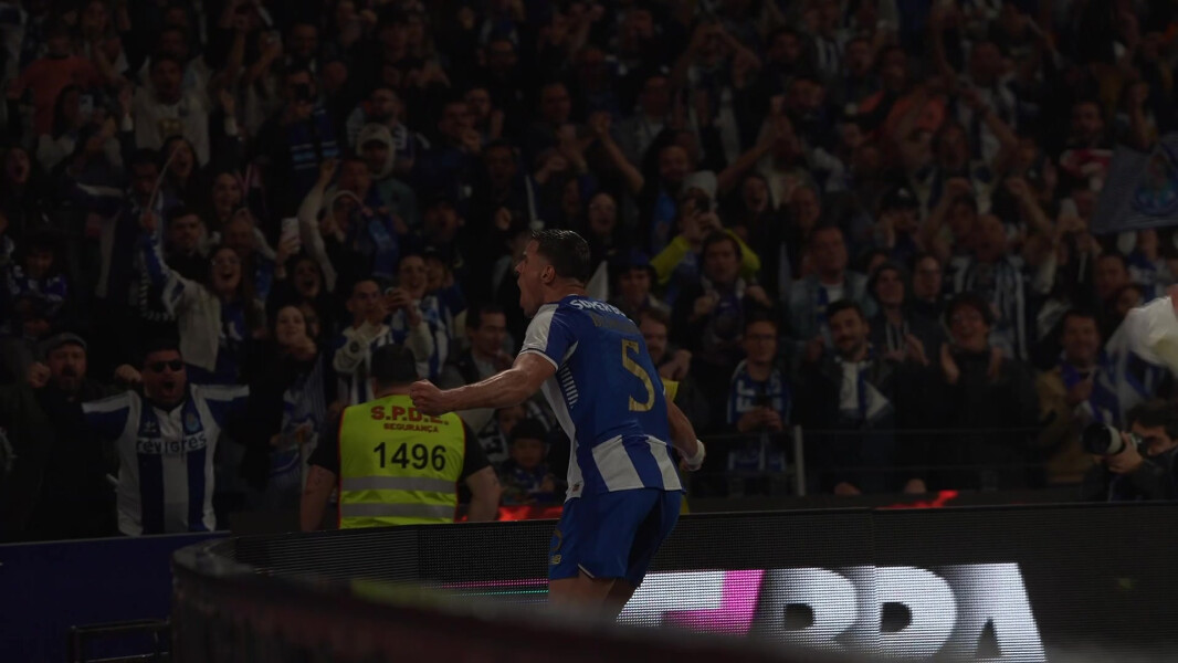 40' golo Bednarek (1-0)