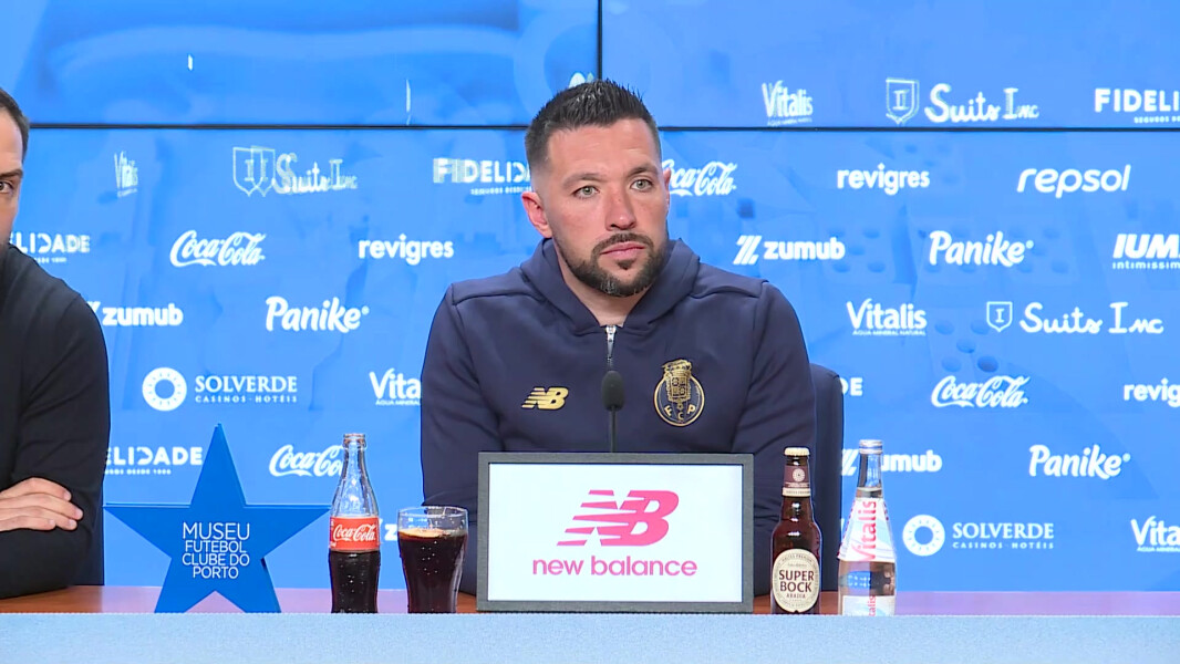 Conferência de imprensa de Francesco Farioli